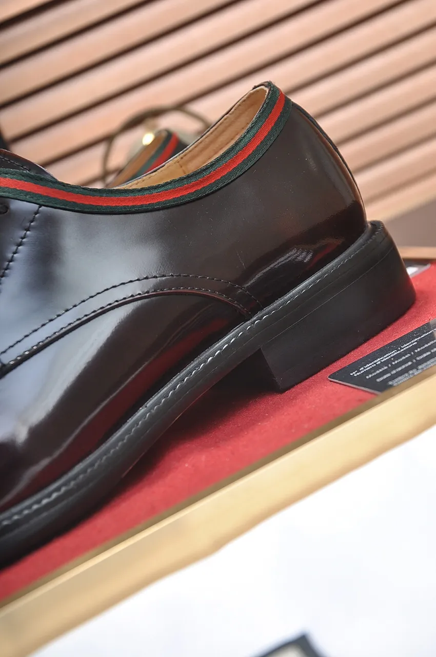 Men's shoes💰500💶Italy's top luxury men's shoe giant (GUCCI) (Gucci) (full cowhide lining) new arrival🍃Original European style🔰 Pleasant to the eye😍In order to make the shoes more durable and non-deformable🌀The production continues to follow traditional methods but there is still no lack of innovation💪Choose original sheepskin for the leather♻️ Smooth and natural And extra bright ⭐Made of imported cowhide, the first choice of rich people 38-45 (45 customized)